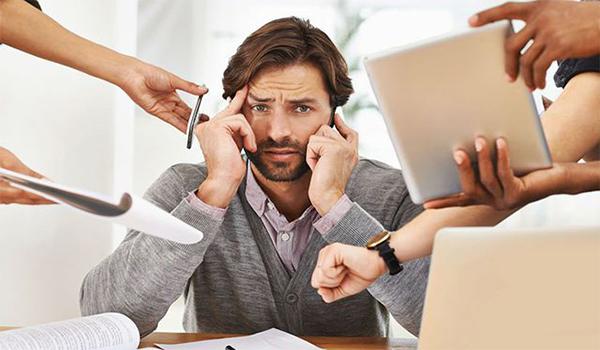 Mất thời gian cho việc xử lý email sẽ khiến công việc trở nên quá tải