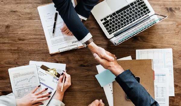 Giữa vô số các nhà cung cấp. doanh nghiệp cần tìm cho mình đối tác uy tín với giá thành phải chăng