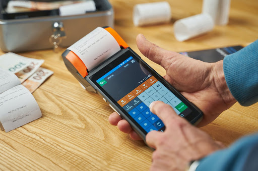 hóa đơn điện tử có mã cơ quan thuế hay không